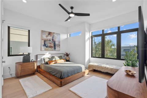 Casa en venta en Tampa, Florida, 5 dormitorios, 325.16 m2 № 2430659 - foto 14