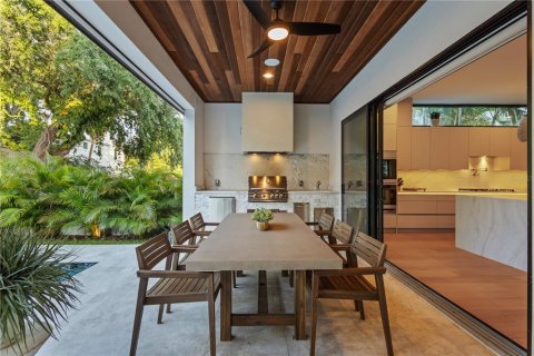Casa en venta en Tampa, Florida, 5 dormitorios, 325.16 m2 № 2430659 - foto 4