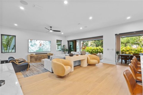 Casa en venta en Tampa, Florida, 5 dormitorios, 325.16 m2 № 2430659 - foto 11