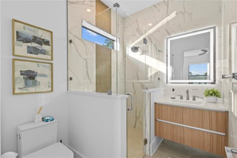 Casa en venta en Tampa, Florida, 5 dormitorios, 325.16 m2 № 2430659 - foto 16