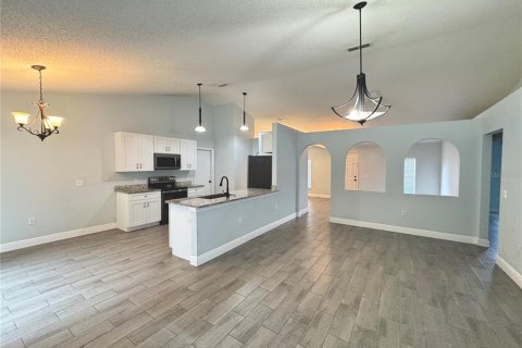 Villa ou maison à vendre à Spring Hill, Floride: 4 chambres, 168.25 m2 № 2353358 - photo 2