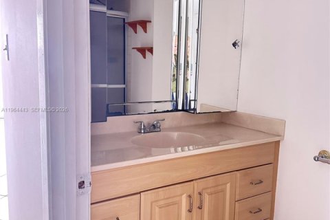 Condo in Aventura, Florida, 2 bedrooms  № 2081115 - photo 4