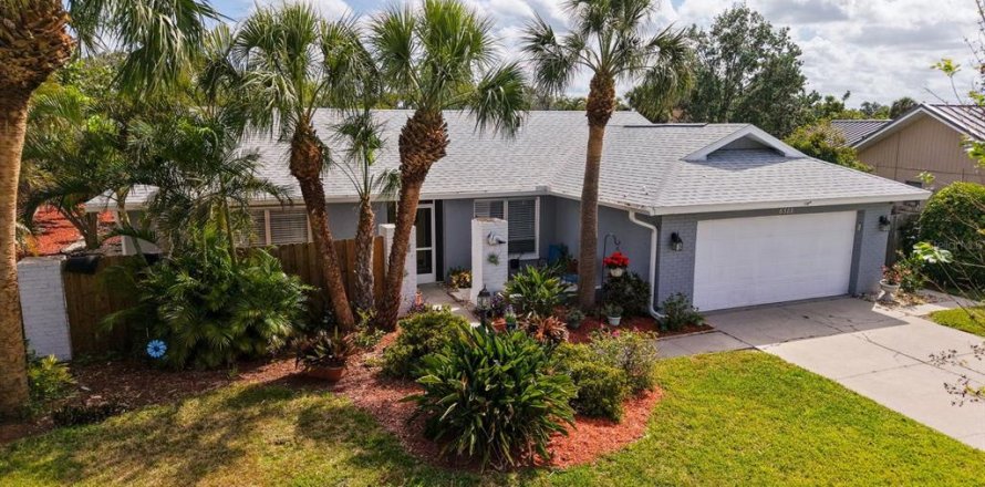 House in Sarasota, Florida 3 bedrooms, 180.23 sq.m. № 1621818
