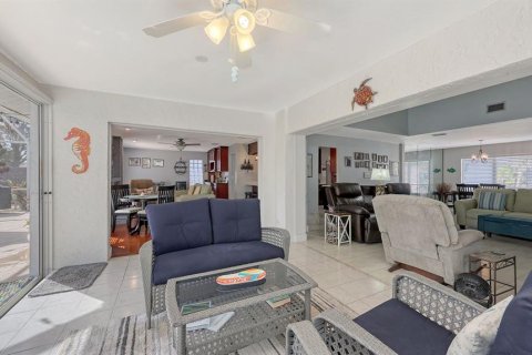 House in Sarasota, Florida 3 bedrooms, 180.23 sq.m. № 1621818 - photo 20