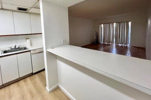 Condo in Miami, Florida, 1 bedroom  № 1929881 - photo 4