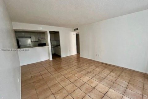 Condo in Miami, Florida, 1 bedroom  № 1929881 - photo 3