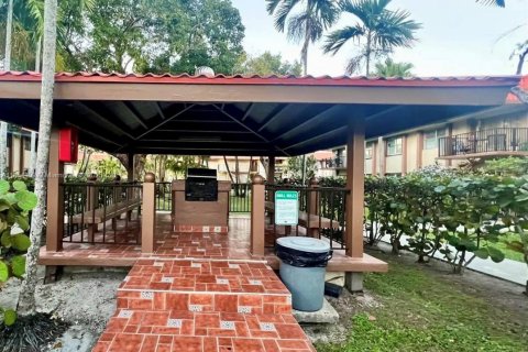 Condo in Miami, Florida, 1 bedroom  № 1929881 - photo 27