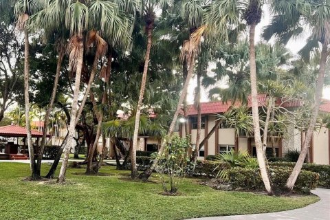 Condo in Miami, Florida, 1 bedroom  № 1929881 - photo 19