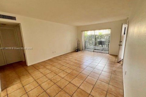 Condo in Miami, Florida, 1 bedroom  № 1929881 - photo 6