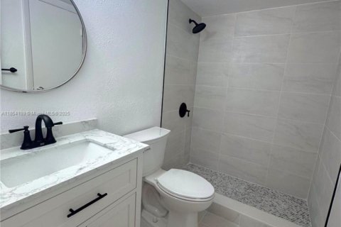 Condo in Miami, Florida, 1 bedroom  № 1929881 - photo 22