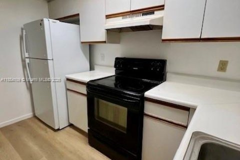 Condo in Miami, Florida, 1 bedroom  № 1929881 - photo 5