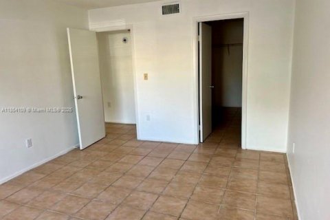Condo in Miami, Florida, 1 bedroom  № 1929881 - photo 13
