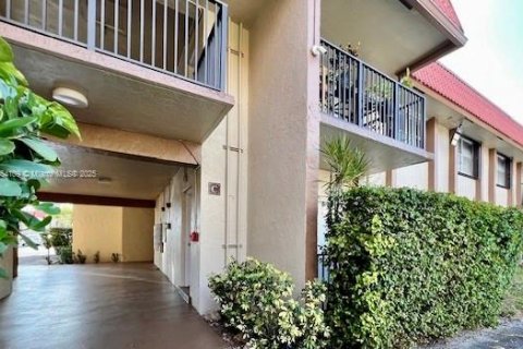 Condo in Miami, Florida, 1 bedroom  № 1929881 - photo 1