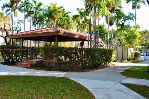 Condo in Miami, Florida, 1 bedroom  № 1929881 - photo 15