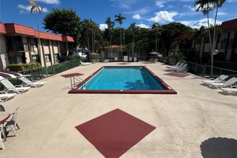 Condo in Miami, Florida, 1 bedroom  № 1929881 - photo 26