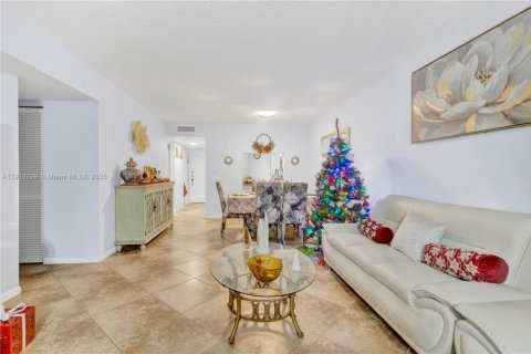 Copropriété à vendre à Coconut Creek, Floride: 2 chambres, 105.91 m2 № 1972071 - photo 2