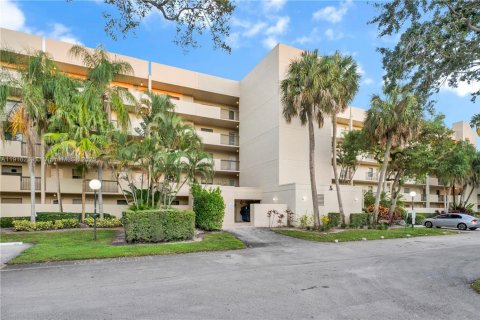 Copropriété à vendre à Coconut Creek, Floride: 2 chambres, 105.91 m2 № 1972071 - photo 1