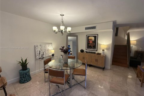 Townhouse in Miami, Florida 3 bedrooms, 125.33 sq.m. № 1955404 - photo 9