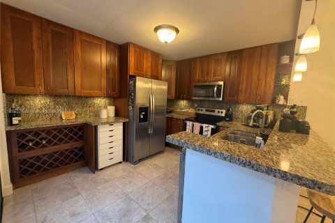 Townhouse in Miami, Florida 3 bedrooms, 125.33 sq.m. № 1955404 - photo 5