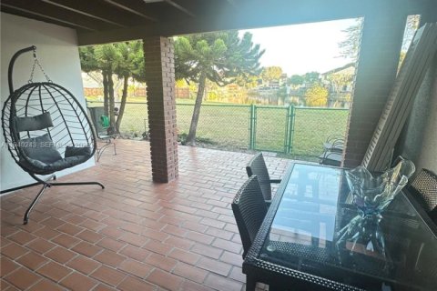 Touwnhouse à vendre à Miami, Floride: 2 chambres, 91.23 m2 № 1997197 - photo 17