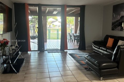 Touwnhouse à vendre à Miami, Floride: 2 chambres, 91.23 m2 № 1997197 - photo 3