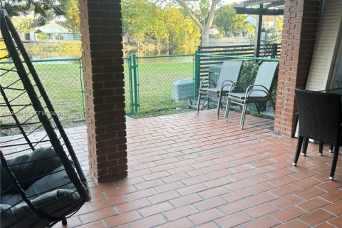 Touwnhouse à vendre à Miami, Floride: 2 chambres, 91.23 m2 № 1997197 - photo 18