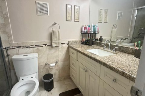 Touwnhouse à vendre à Miami, Floride: 2 chambres, 91.23 m2 № 1997197 - photo 12