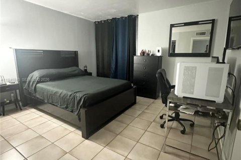 Touwnhouse à vendre à Miami, Floride: 2 chambres, 91.23 m2 № 1997197 - photo 9