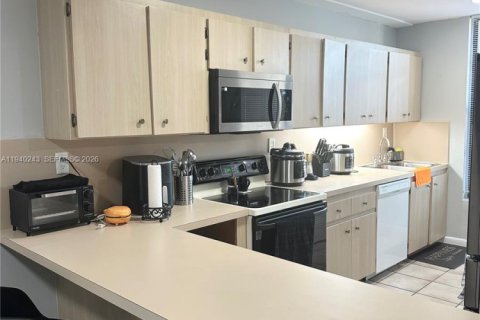 Touwnhouse à vendre à Miami, Floride: 2 chambres, 91.23 m2 № 1997197 - photo 7