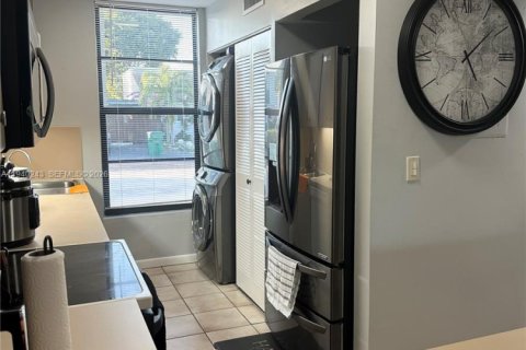 Touwnhouse à vendre à Miami, Floride: 2 chambres, 91.23 m2 № 1997197 - photo 8