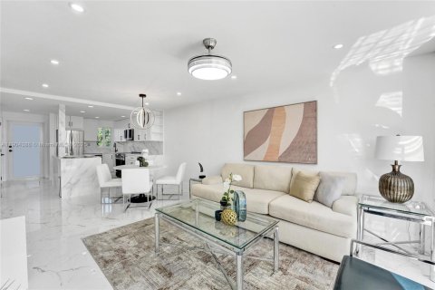 Condominio en alquiler en Pembroke Pines, Florida, 1 dormitorio, 74.32 m2 № 1955424 - foto 9