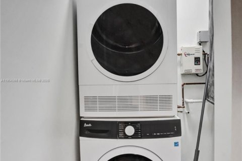 Condominio en alquiler en Pembroke Pines, Florida, 1 dormitorio, 74.32 m2 № 1955424 - foto 14