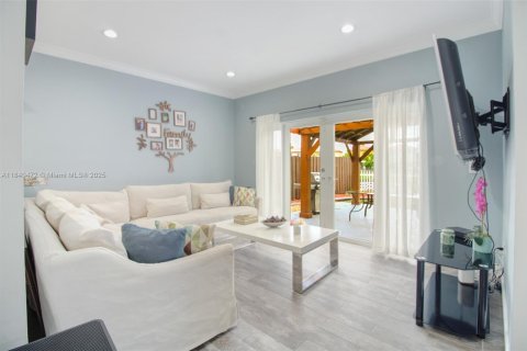 House in Homestead, Florida 4 bedrooms, 168.52 sq.m. № 1830974 - photo 8
