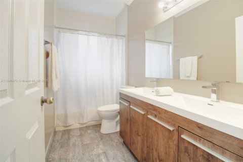 House in Homestead, Florida 4 bedrooms, 168.52 sq.m. № 1830974 - photo 25