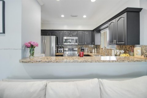 House in Homestead, Florida 4 bedrooms, 168.52 sq.m. № 1830974 - photo 12