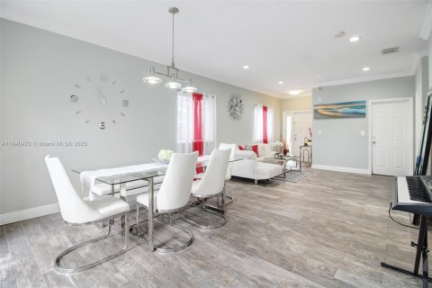 House in Homestead, Florida 4 bedrooms, 168.52 sq.m. № 1830974 - photo 9