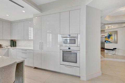 Condo in Riviera Beach, Florida, 3 bedrooms № 2249741 - photo 10