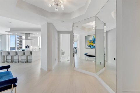 Condo in Riviera Beach, Florida, 3 bedrooms № 2249741 - photo 4