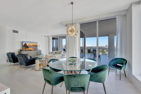 Condo in Riviera Beach, Florida, 3 bedrooms № 2249741 - photo 12