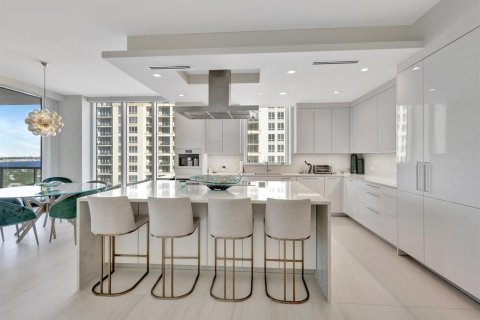 Condo in Riviera Beach, Florida, 3 bedrooms № 2249741 - photo 11