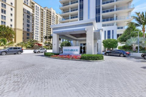 Condo in Riviera Beach, Florida, 3 bedrooms № 2249741 - photo 2