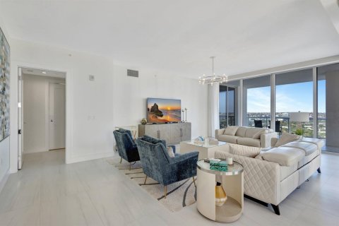 Condo in Riviera Beach, Florida, 3 bedrooms № 2249741 - photo 13