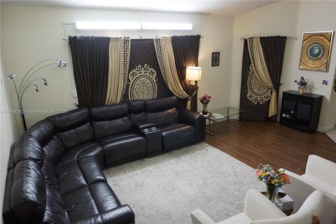 Casa en alquiler en Plantation, Florida, 3 dormitorios, 216.37 m2 № 1938897 - foto 11