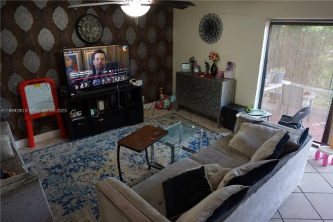 Casa en alquiler en Plantation, Florida, 3 dormitorios, 216.37 m2 № 1938897 - foto 16