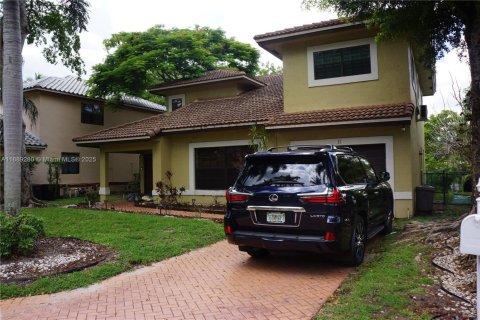 Casa en alquiler en Plantation, Florida, 3 dormitorios, 216.37 m2 № 1938897 - foto 1