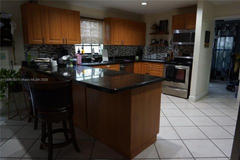 Casa en alquiler en Plantation, Florida, 3 dormitorios, 216.37 m2 № 1938897 - foto 15