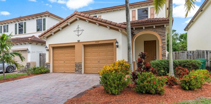 Villa ou maison à Cutler Bay, Floride 4 chambres, 203.08 m2 № 1830419