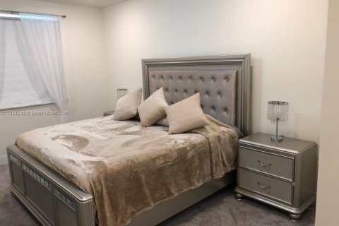 Condominio en alquiler en Doral, Florida, 3 dormitorios, 122.17 m2 № 1930998 - foto 3