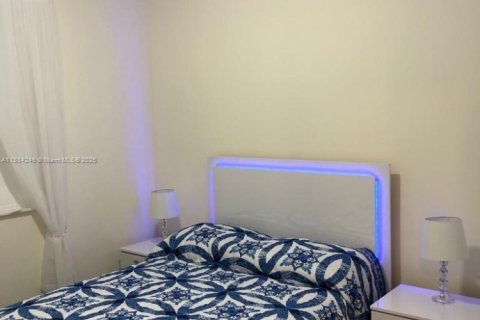 Condominio en alquiler en Doral, Florida, 3 dormitorios, 122.17 m2 № 1930998 - foto 4