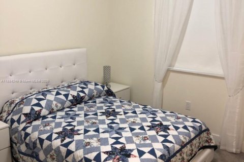 Copropriété à louer à Doral, Floride: 3 chambres, 122.17 m2 № 1930998 - photo 5